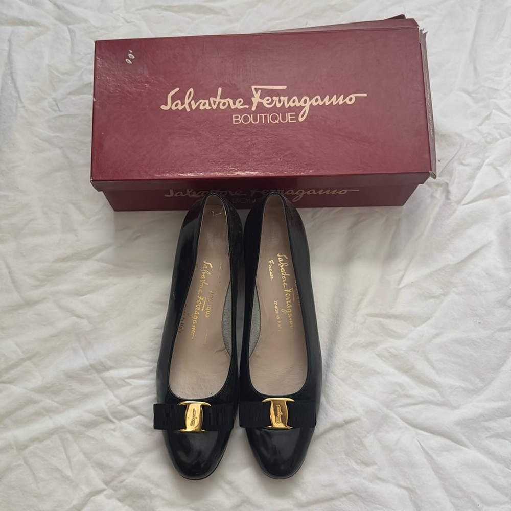 Salvatore Ferragamo Boutique Lillaz Black Calfskin Bow Heels